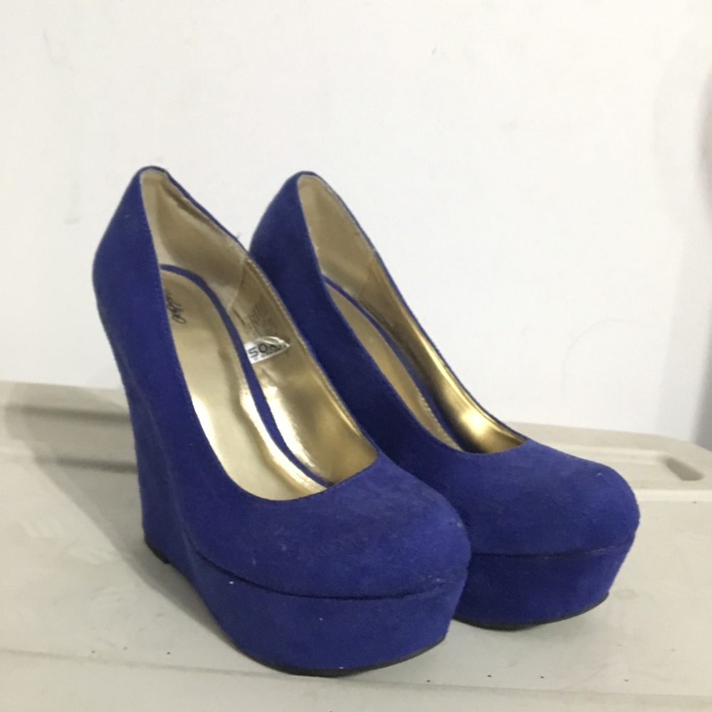 •blue wedges•
